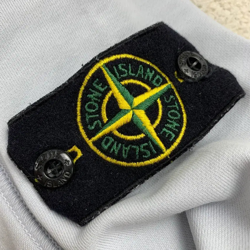[BUNJANG] Stone Island Patch Crewneck Sweatshirt Sky Blue / 스톤아일랜드 와펜 패치 크루넥 맨투맨 스카이블루