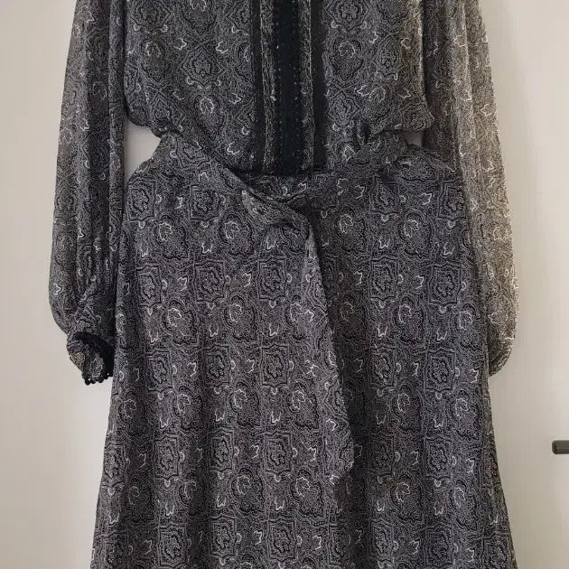 [BUNJANG] Zara Paisley Pattern Midi Dress / 자라 페이즐 무늬 원피스