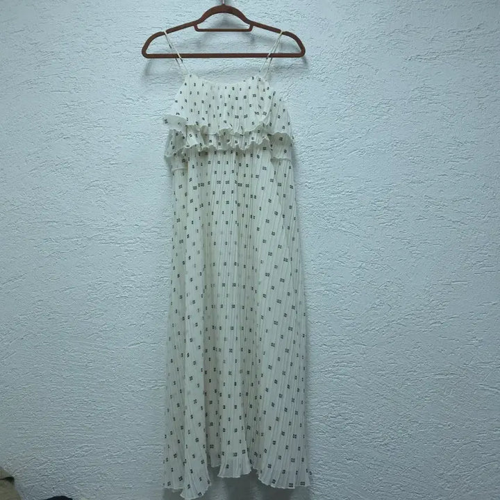 [BUNJANG] GANNI Pleated Frill Long Dress Pattern White / 가니 플리츠 프릴 롱 원피스 패턴 화이트