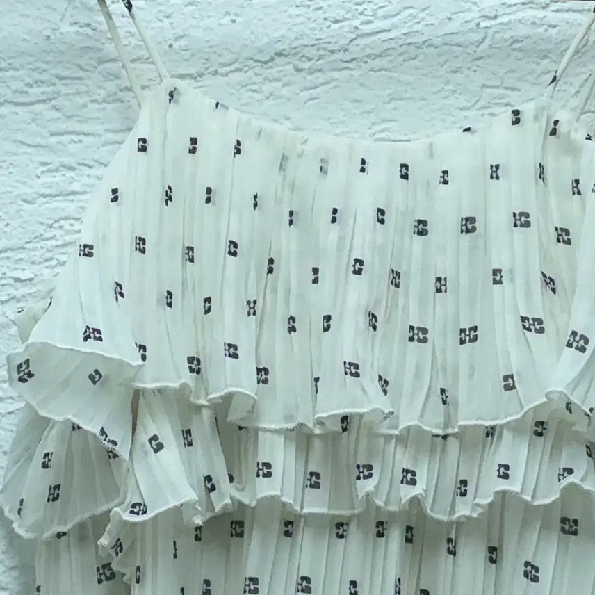 [BUNJANG] GANNI Pleated Frill Long Dress Pattern White / 가니 플리츠 프릴 롱 원피스 패턴 화이트