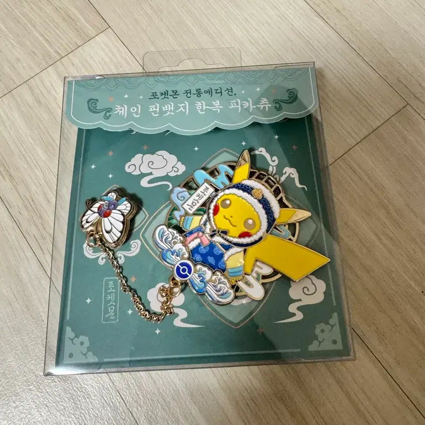 [BUNJANG] Pokemon Traditional Edition Hanbok Pikachu Pin Badge / 포켓몬 전통에디션 한복 피카츄 핀뱃지