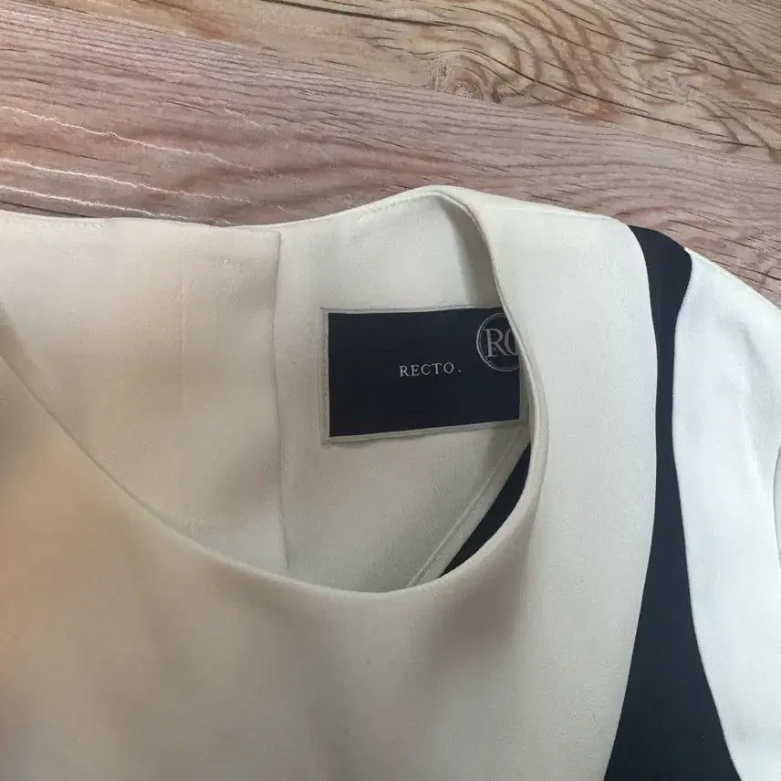 [BUNJANG] RECTO Blouse / 렉토 블라우스