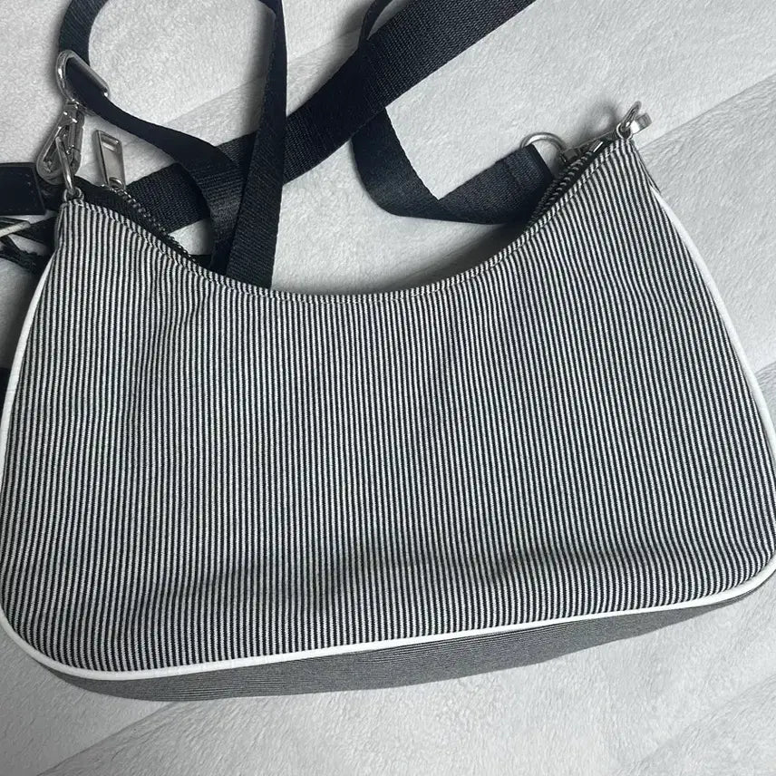 [BUNJANG] Lacoste Genuine Vintage Custom Crossbody/Hobo/Shoulder Bag / 라코스테 정품 빈티지 커스텀 크로스백/호보백/숄더백