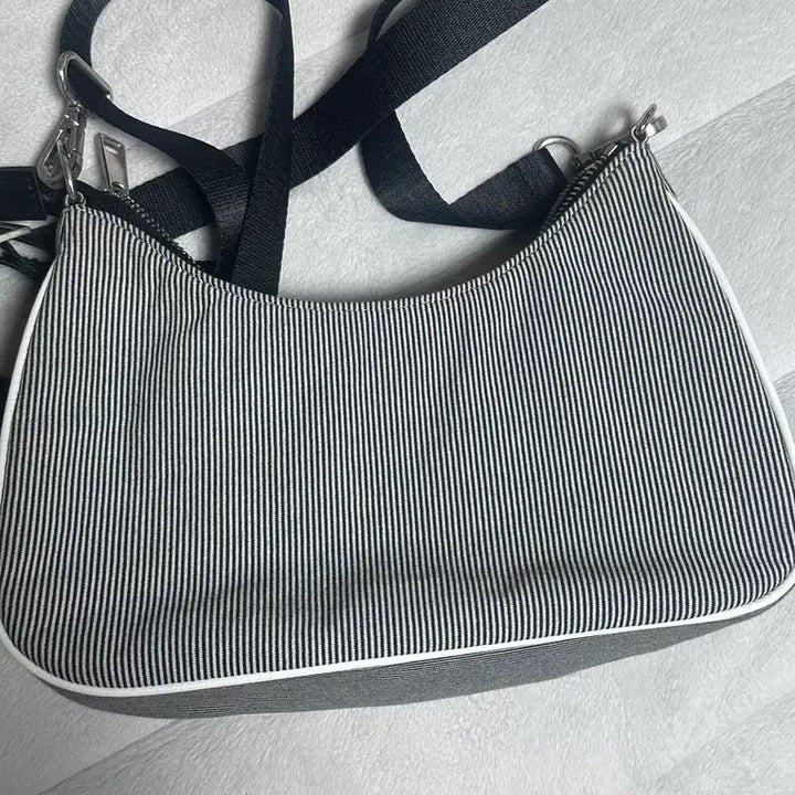 [BUNJANG] Lacoste Genuine Vintage Custom Crossbody/Hobo/Shoulder Bag / 라코스테 정품 빈티지 커스텀 크로스백/호보백/숄더백
