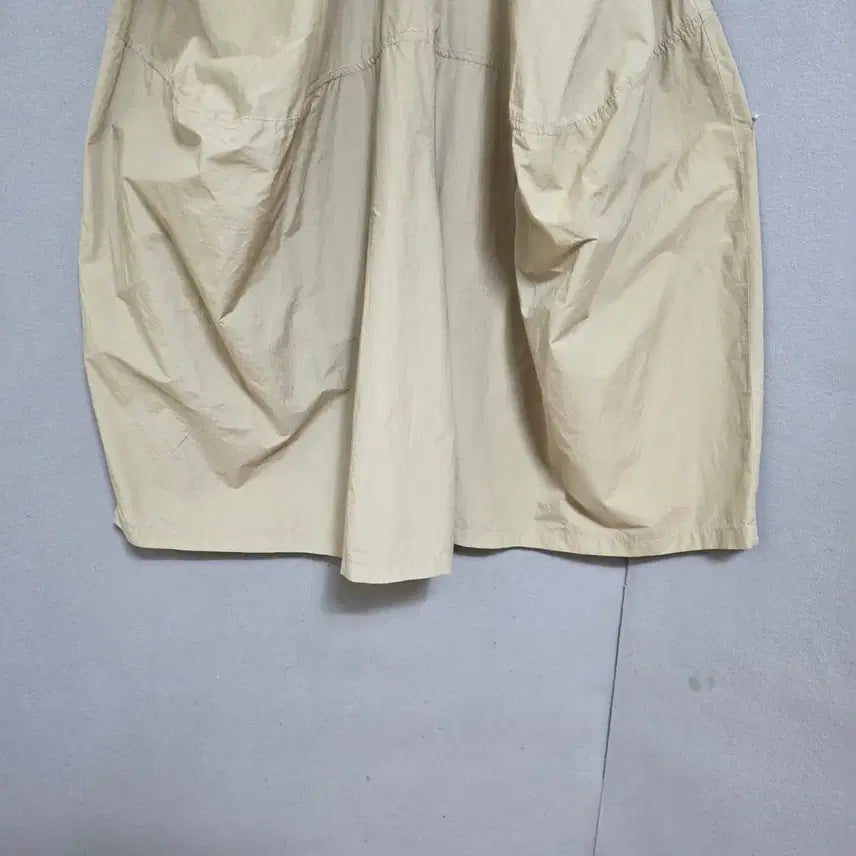 [BUNJANG] 바람막이스타일소재 특이한 통바지 L  n4712 / 바람막이스타일소재 특이한 통바지 L  n4712