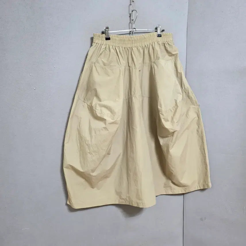 [BUNJANG] 바람막이스타일소재 특이한 통바지 L  n4712 / 바람막이스타일소재 특이한 통바지 L  n4712
