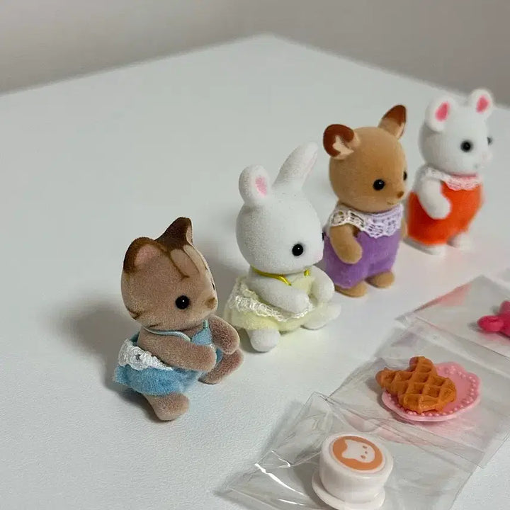 [BUNJANG] Sylvanian Families Baby Dessert Blind Bag Set / 실바니안 아기 디저트 블라인드백 사슴,눈꽃토끼 포함 4종 일괄