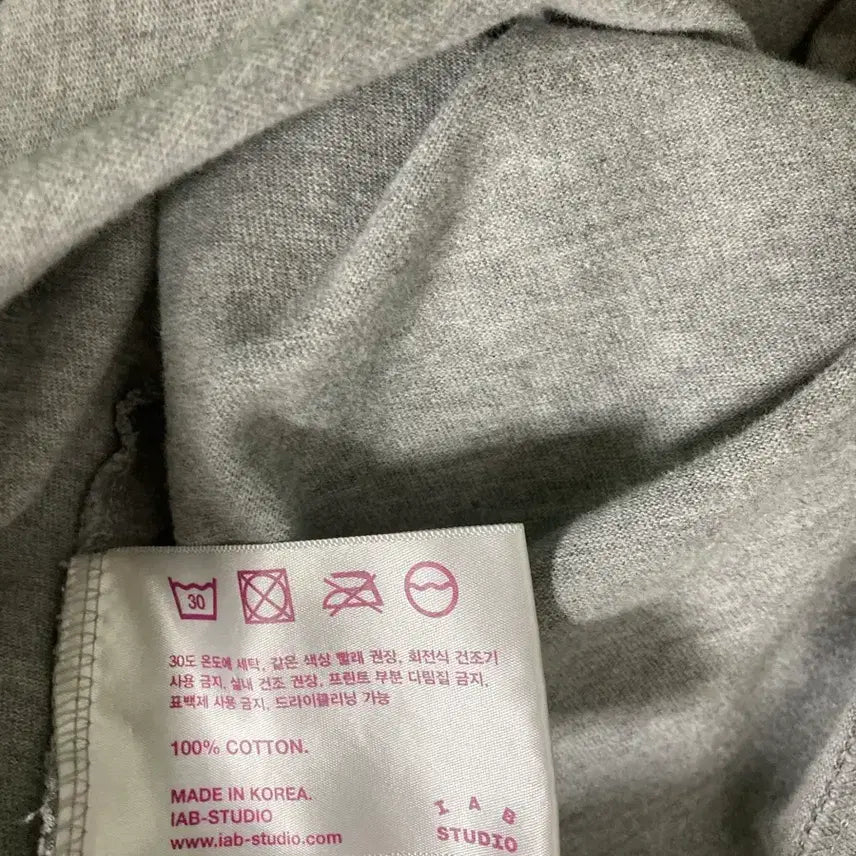 [BUNJANG] IAB STUDIO 그레이 반팔 티셔츠 빅로고 / IAB STUDIO 그레이 반팔 티셔츠 빅로고