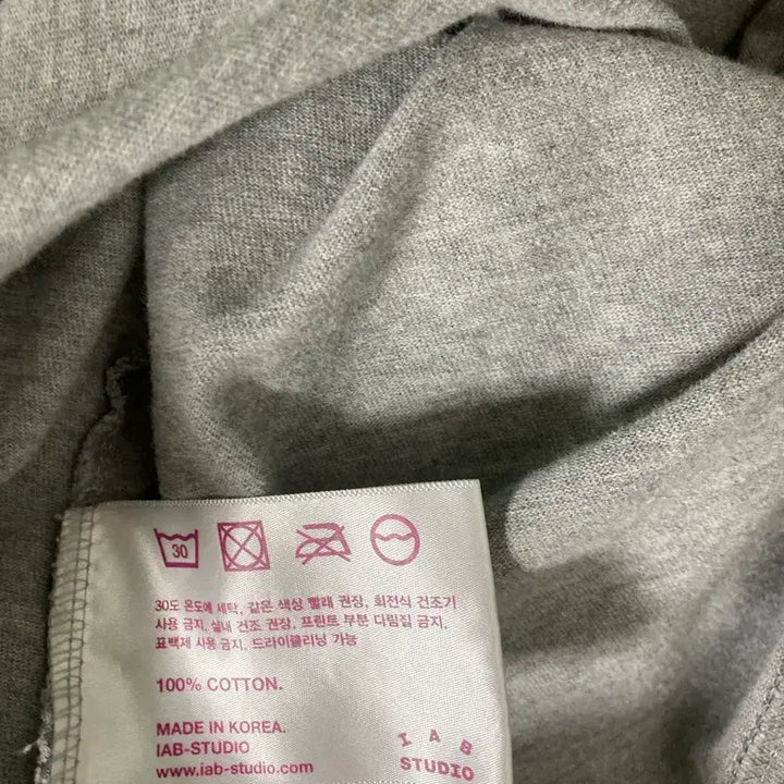 [BUNJANG] IAB STUDIO 그레이 반팔 티셔츠 빅로고 / IAB STUDIO 그레이 반팔 티셔츠 빅로고