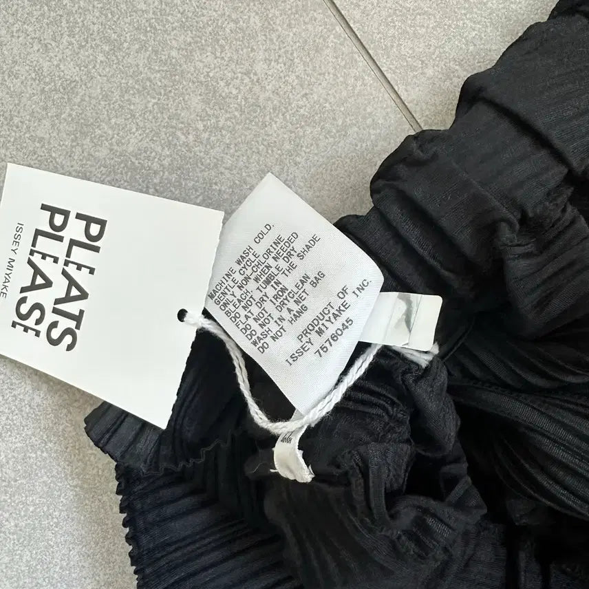 [BUNJANG] Pleats Please Antelope Skirt - Black, Size 3 / 새상품 플리츠플리즈 스커트 Antelope 블랙 3사이즈