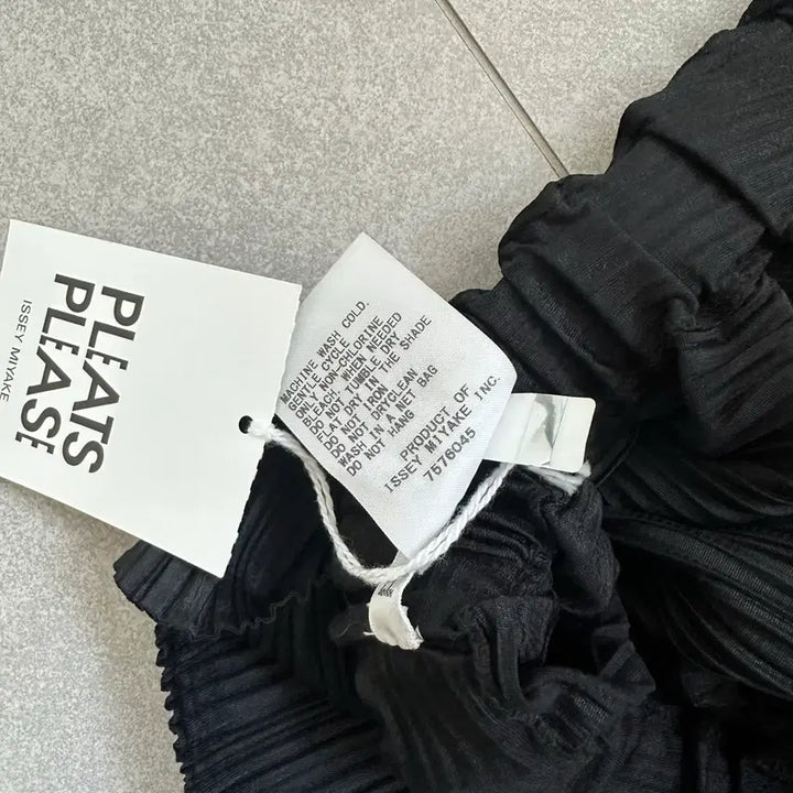 [BUNJANG] Pleats Please Antelope Skirt - Black, Size 3 / 새상품 플리츠플리즈 스커트 Antelope 블랙 3사이즈