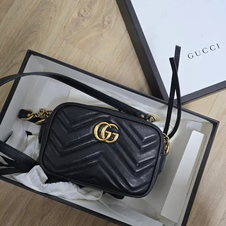 [BUNJANG] Gucci Marmont Black Mini Crossbody Bag / 구찌 마몬트 블랙 미니 크로스백
