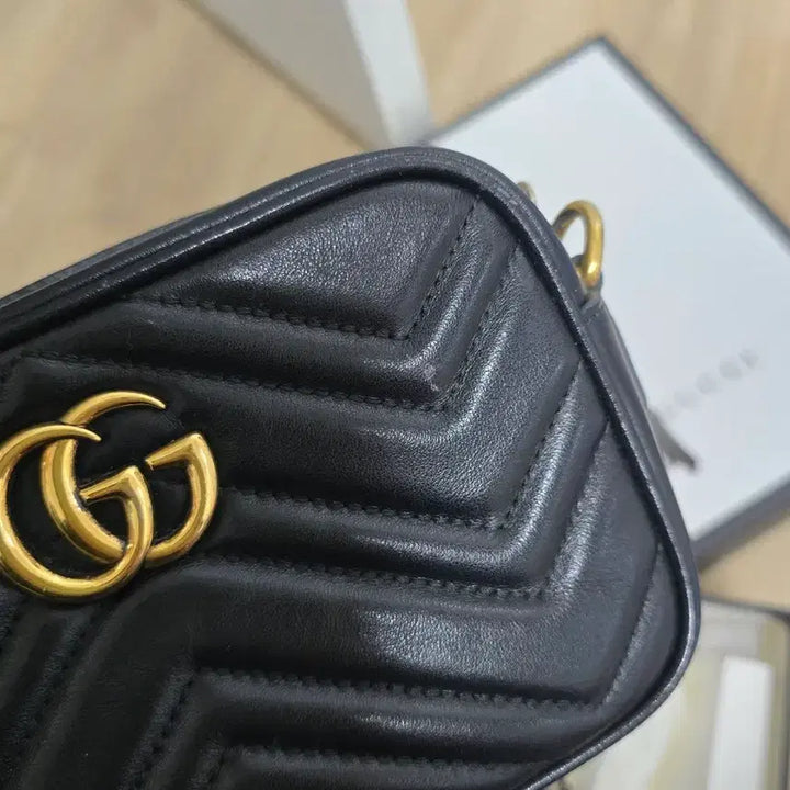 [BUNJANG] Gucci Marmont Black Mini Crossbody Bag / 구찌 마몬트 블랙 미니 크로스백
