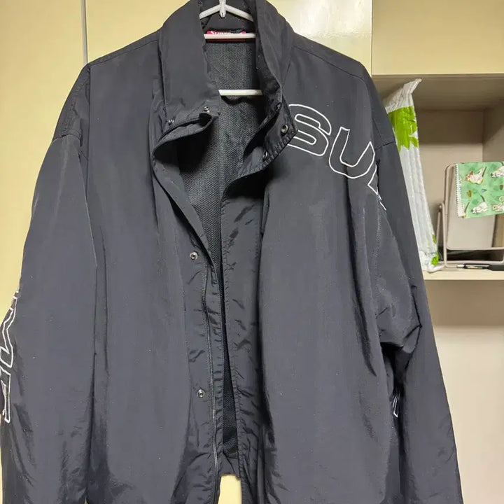 [BUNJANG] Supreme Spellout Windbreaker 24FW Medium / 슈프림 스펠아웃 바람막이 24FW M사이즈