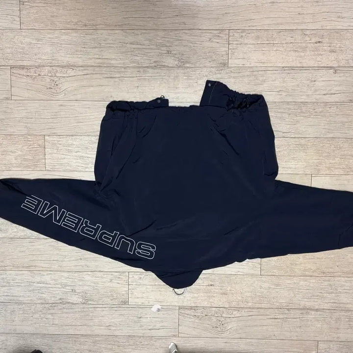 [BUNJANG] Supreme Spellout Windbreaker 24FW Medium / 슈프림 스펠아웃 바람막이 24FW M사이즈