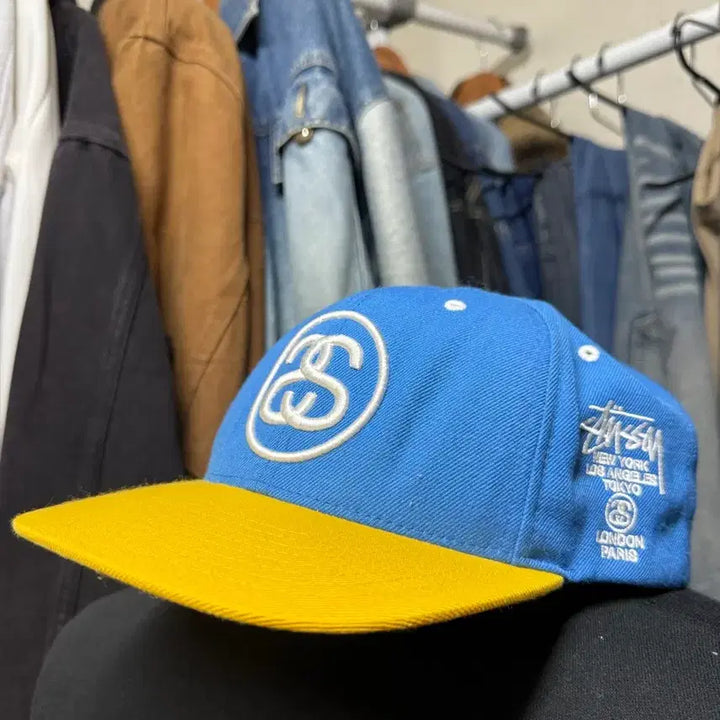 [BUNJANG] Stussy World Tour Logo Two-Tone Snapback Hat / 스투시 모자 스냅백