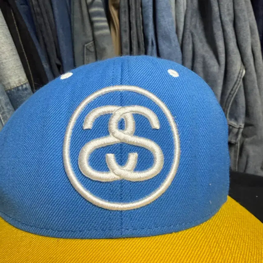 [BUNJANG] Stussy World Tour Logo Two-Tone Snapback Hat / 스투시 모자 스냅백