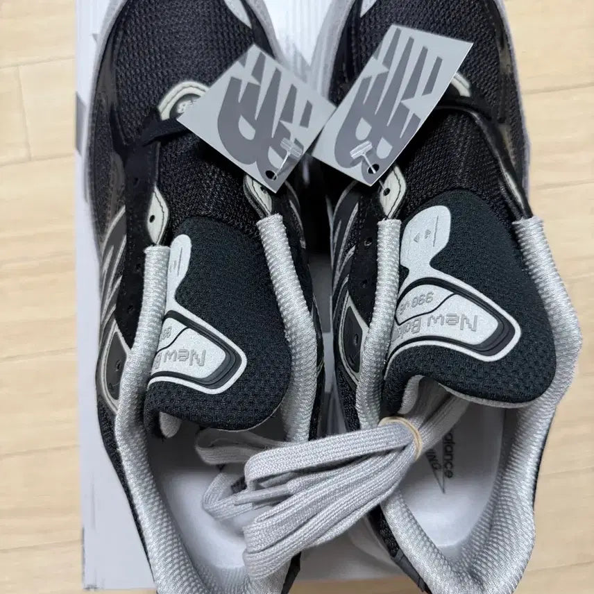 [BUNJANG] New Balance 990v6 Sneakers (Black with Grey) / 뉴발란스 운동화 990v6 블랙with그레이 미사용 새상품 정품