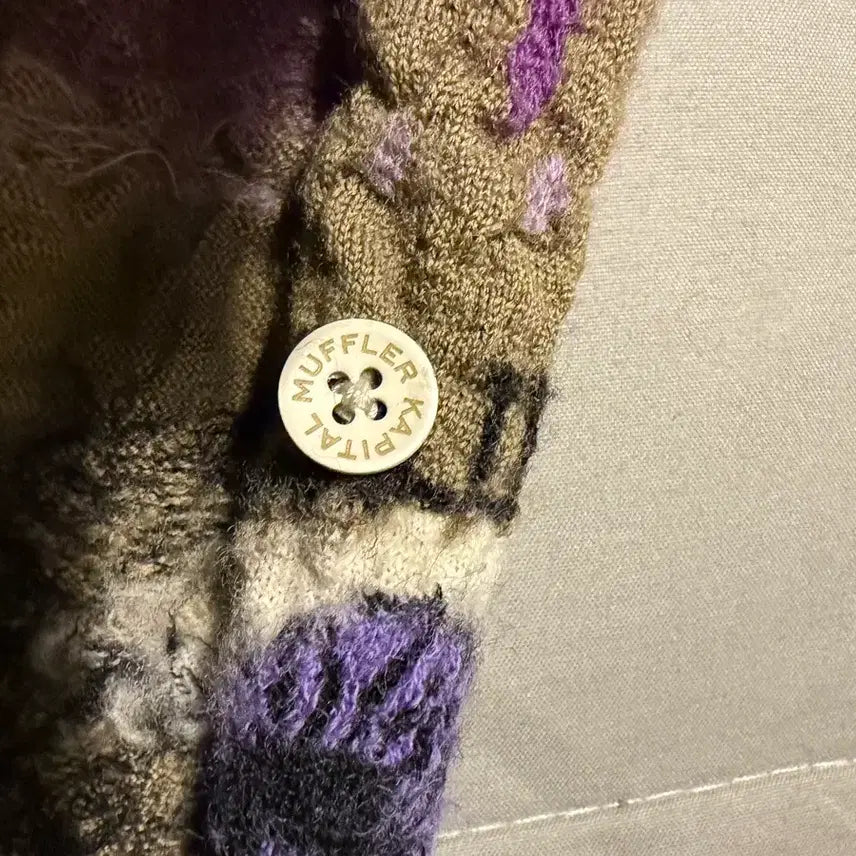 [BUNJANG] Capital Eye Pattern Scarf / 캐피탈 축융 스카프 아이패턴
