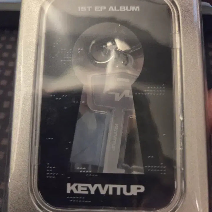 [BUNJANG] KIBBIT UP Studio Kit Photocard 5ea + Keychain Sealed / 키빗업 공방 키트 포카 5장 + 키링 양도 미개봉