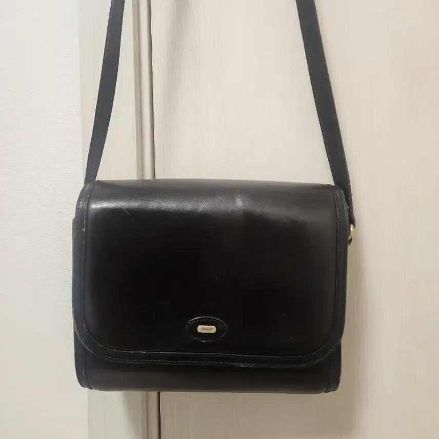 [BUNJANG] Bally Black Leather Crossbody Bag / BALLY 발리 블랙 가죽 크로스백
