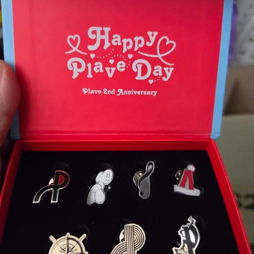 [BUNJANG] PLAVE 2nd Anniversary Badge / 플레이브 뱃지