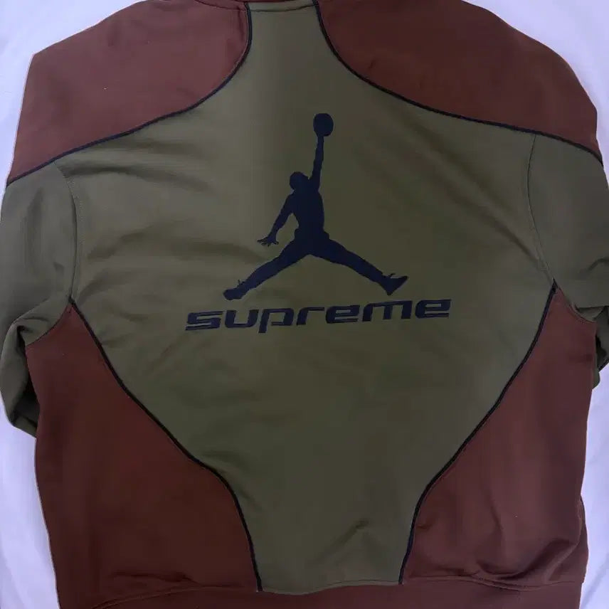 [SOLD OUT] 슈프림 x 조던 트리콧 트랙 자켓 올리브 - 24FW (L)