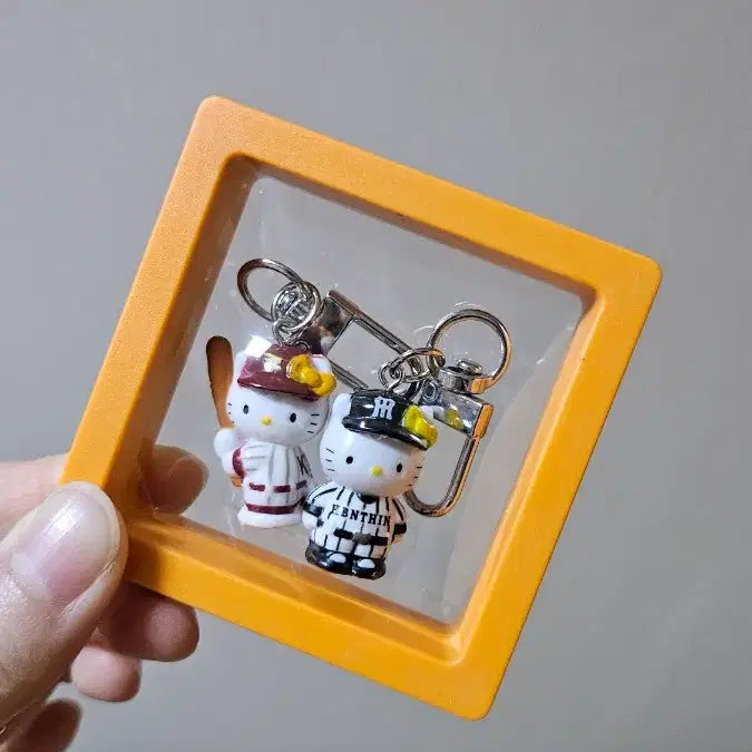 [BUNJANG] Hello Kitty Mini Figure Keyring Set / 미니미 헬로키티 키링 장식용 케이스 키티갓챠