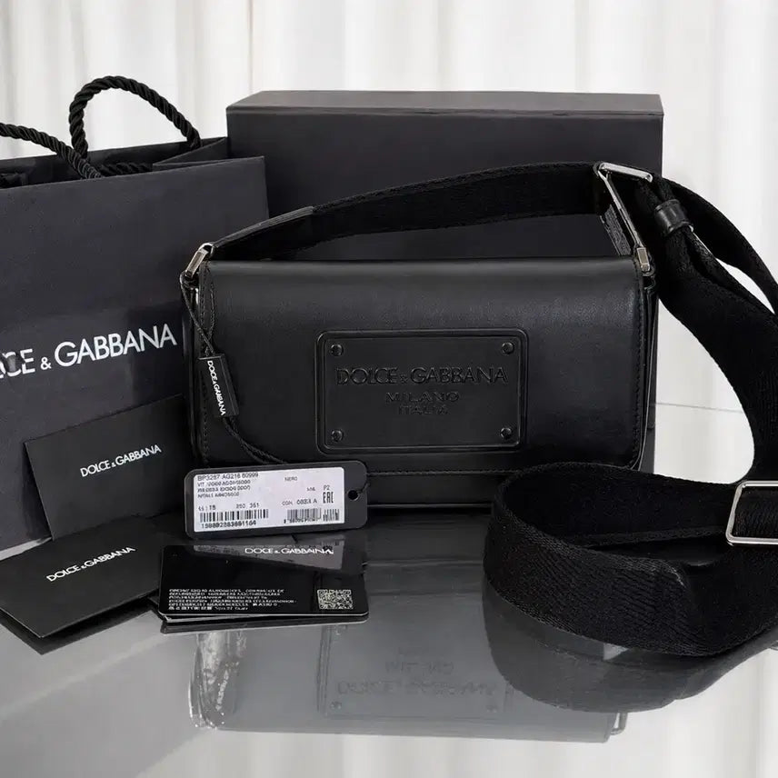 [BUNJANG] Dolce &amp; Gabbana 26SS Embossed Logo Leather Mini Shoulder Bag / [새상품급/풀구성] 26SS 돌체앤가바나 엠보스드 로고 가죽 미니 숄더