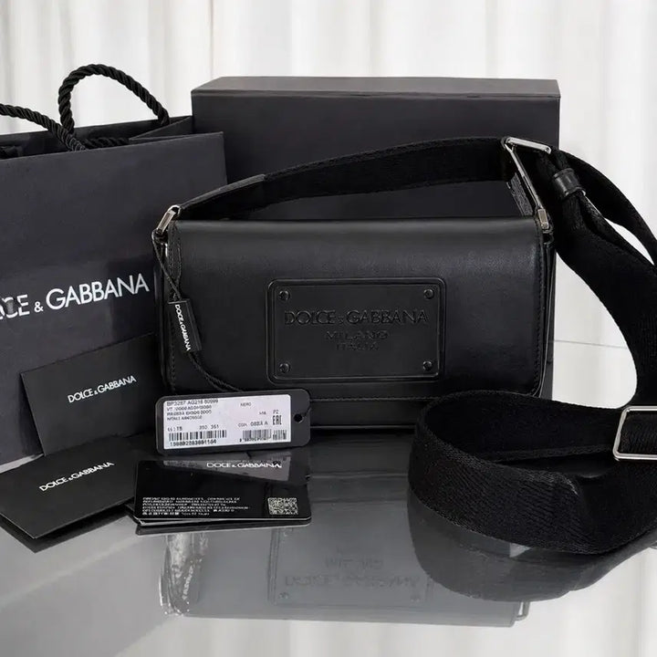 [BUNJANG] Dolce &amp; Gabbana 26SS Embossed Logo Leather Mini Shoulder Bag / [새상품급/풀구성] 26SS 돌체앤가바나 엠보스드 로고 가죽 미니 숄더