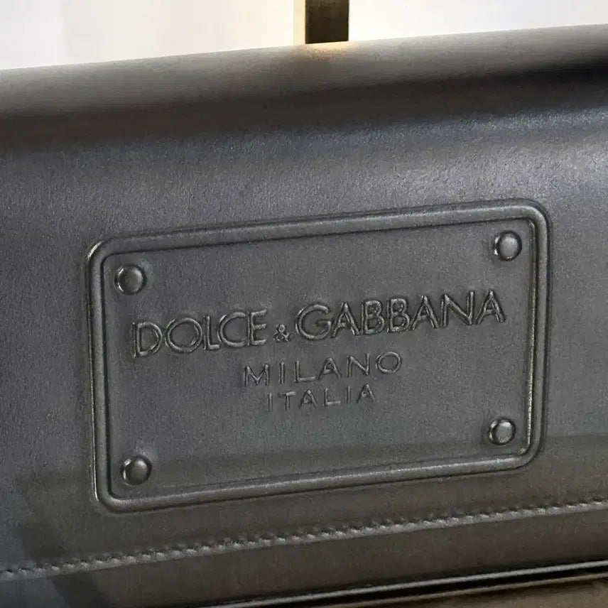 [BUNJANG] Dolce &amp; Gabbana 26SS Embossed Logo Leather Mini Shoulder Bag / [새상품급/풀구성] 26SS 돌체앤가바나 엠보스드 로고 가죽 미니 숄더