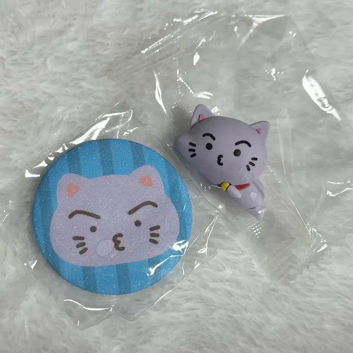 [BUNJANG] ATEEZ 8room Gacha Badge &amp; Figure Bundle Set / 에이티즈 8room 가챠 산덩이 뱃지 피규어 일괄