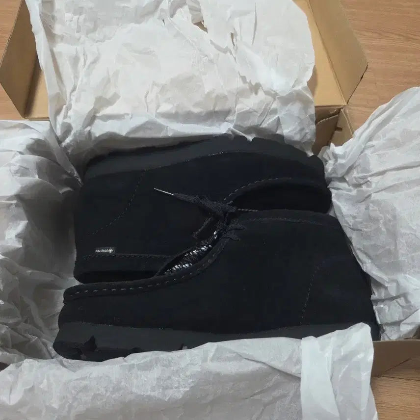 [BUNJANG] Clarks Wallabee GTX UK7 Shoes / (새상품) 클락스 왈라비 gtx uk7