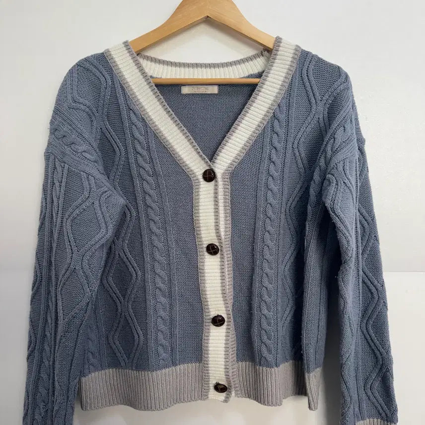 [BUNJANG] Porima Blue Cable Knit Cardigan / (포리마)블루 꽈배기 니트 가디건