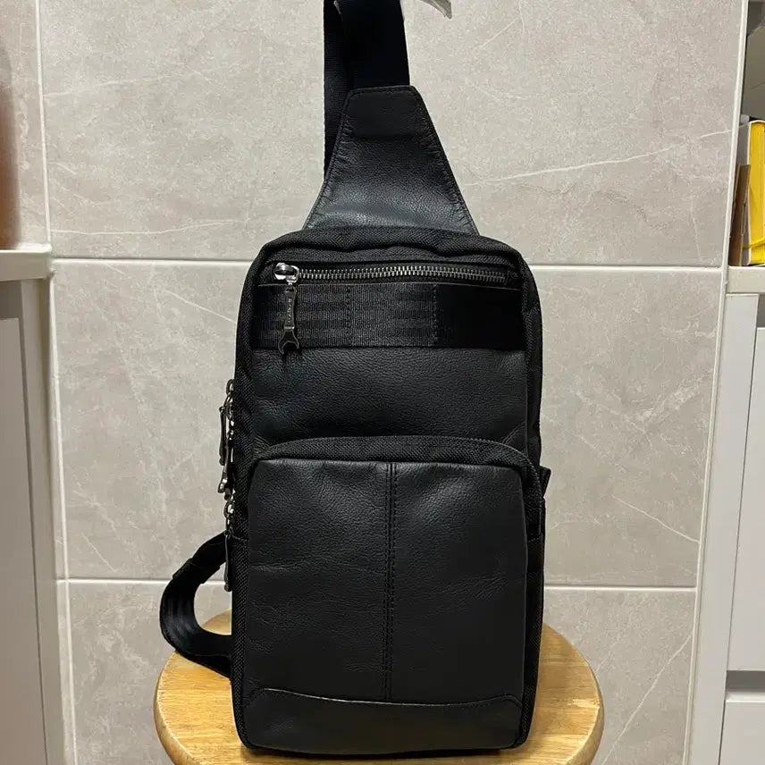 [BUNJANG] CONTINEW Leather Mix Sling Bag / (땡처리)CONTINEW 레더믹스 슬링백