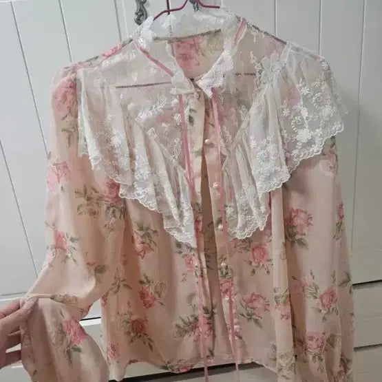 [BUNJANG] Rose Pattern Lace Collar Blouse / 레이스 카라 장미 패턴 블라우스 새상품