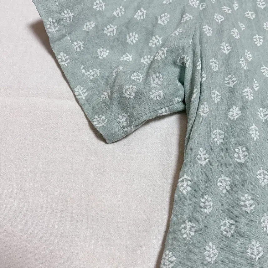 [BUNJANG] Leaf Pattern Cotton-Rayon Blend Summer Blouse / 면레이온 시원한 여름 셔츠 블라우스 (free)