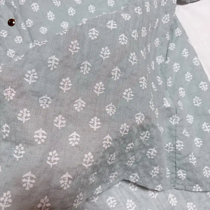 [BUNJANG] Leaf Pattern Cotton-Rayon Blend Summer Blouse / 면레이온 시원한 여름 셔츠 블라우스 (free)