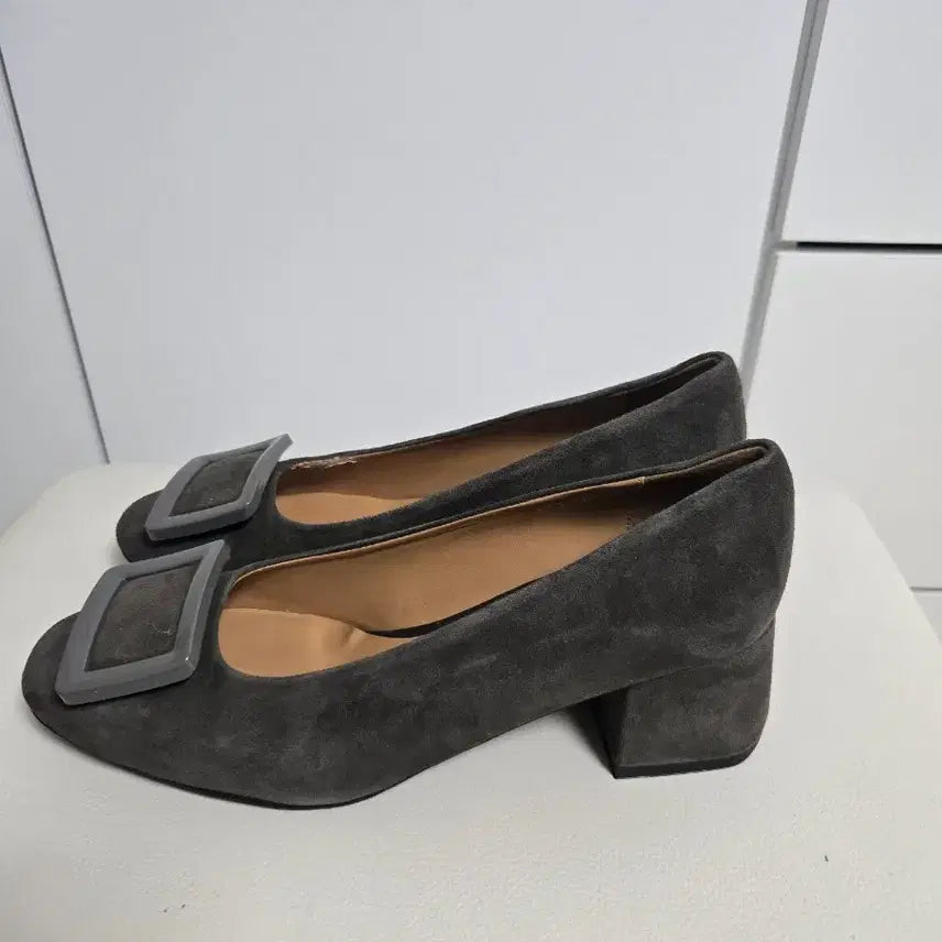 [BUNJANG] MH Marita Suede Flat Pumps (New) / MH 마리타 스웨이드 플랫 펌프스 235 새상품