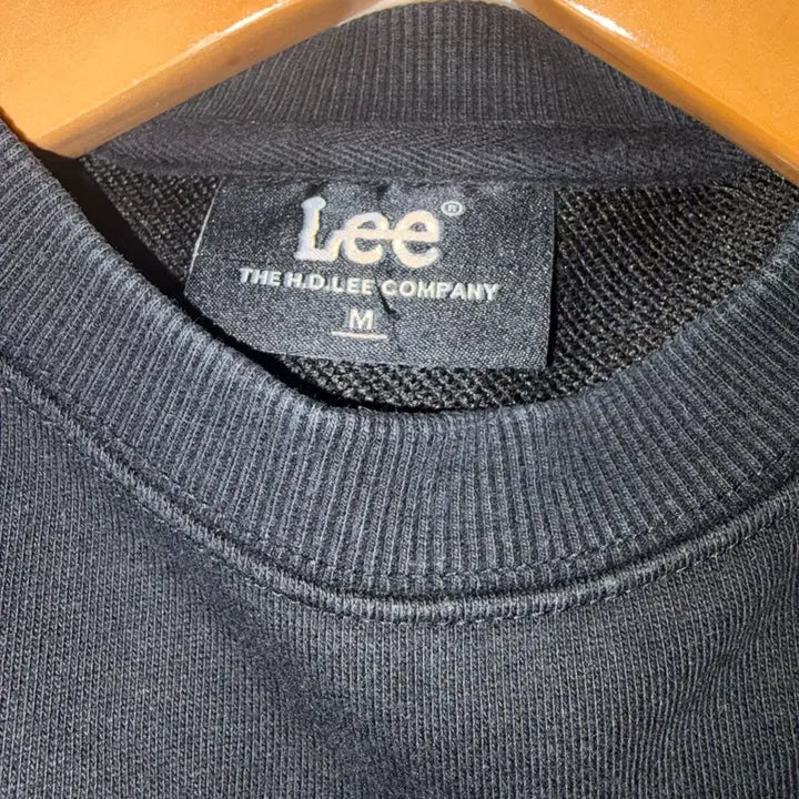[SOLD OUT] Lee 리 검정색 맨투맨 티셔츠