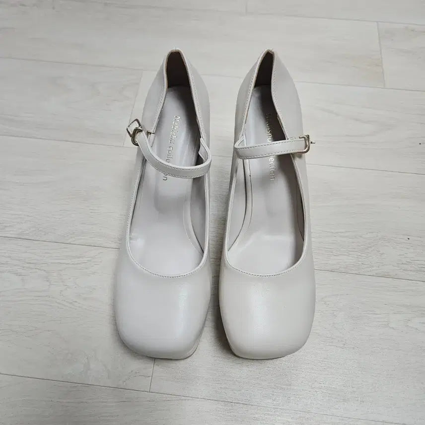 [BUNJANG] Ivory Platform Square Heels - Size 245 / 스퀘어 가보시힐 아이보리