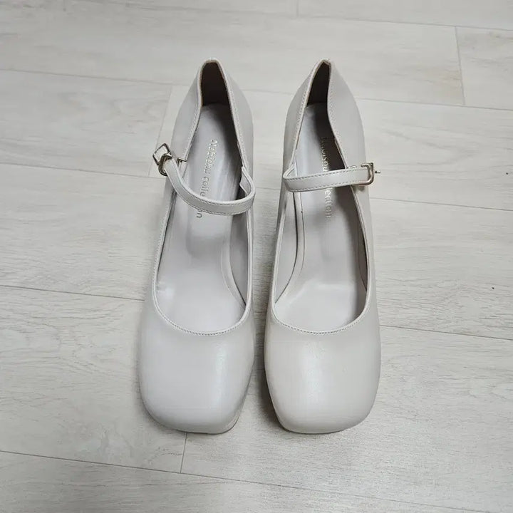 [BUNJANG] Ivory Platform Square Heels - Size 245 / 스퀘어 가보시힐 아이보리