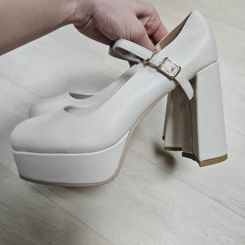 [BUNJANG] Ivory Platform Square Heels - Size 245 / 스퀘어 가보시힐 아이보리
