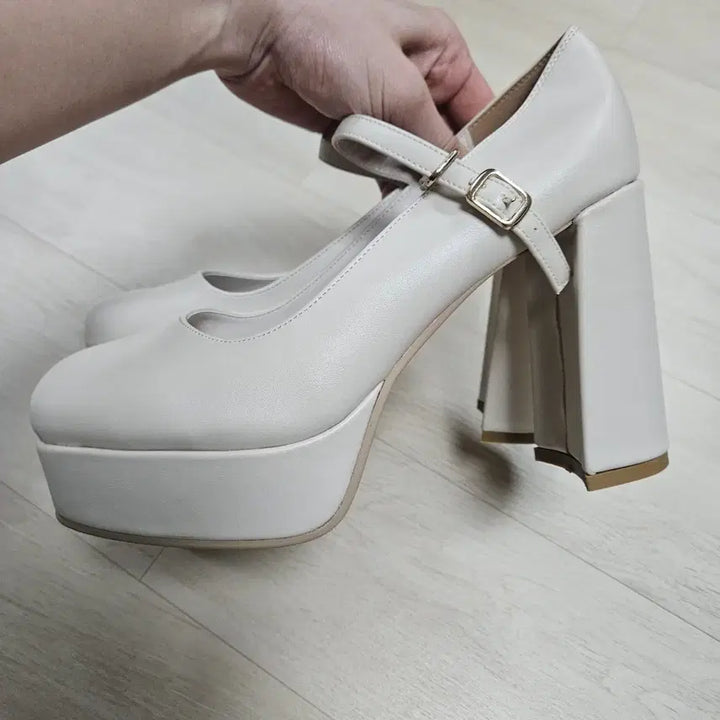 [BUNJANG] Ivory Platform Square Heels - Size 245 / 스퀘어 가보시힐 아이보리