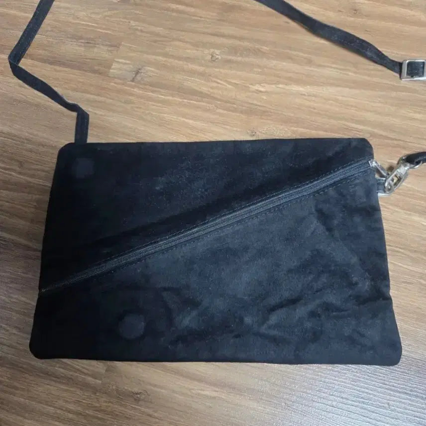 [BUNJANG] Low Classic Black Velvet Clutch / Crossbody Bag / Low Classic 블랙 벨벳 클러치 / 크로스백