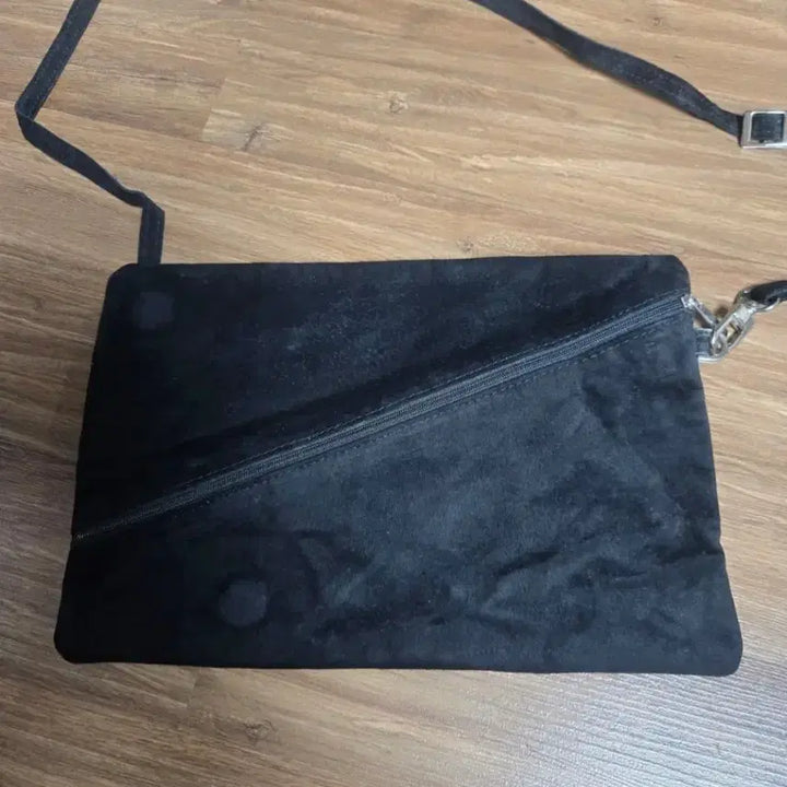 [BUNJANG] Low Classic Black Velvet Clutch / Crossbody Bag / Low Classic 블랙 벨벳 클러치 / 크로스백