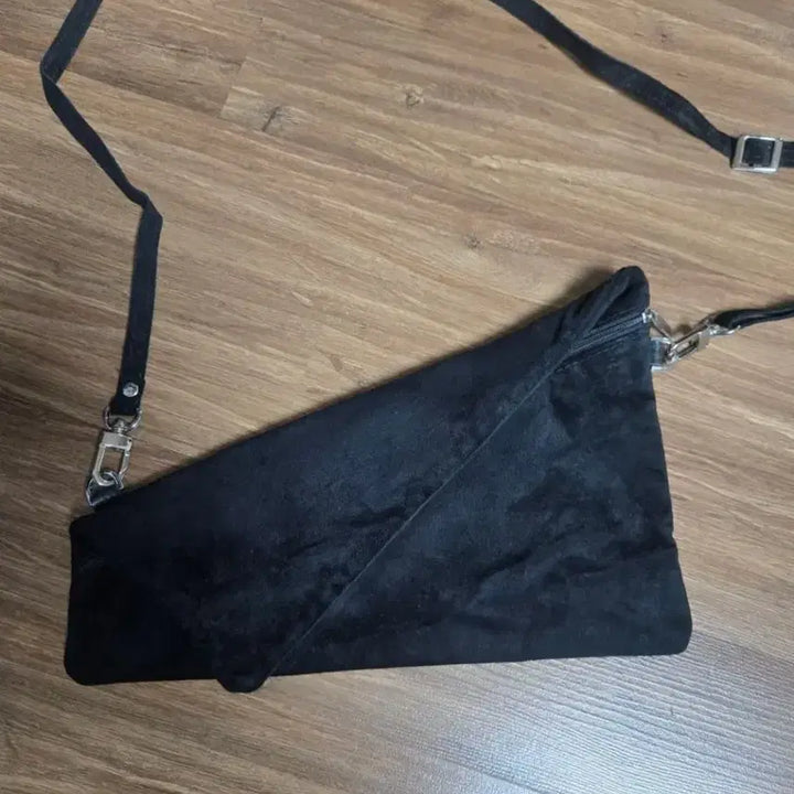 [BUNJANG] Low Classic Black Velvet Clutch / Crossbody Bag / Low Classic 블랙 벨벳 클러치 / 크로스백