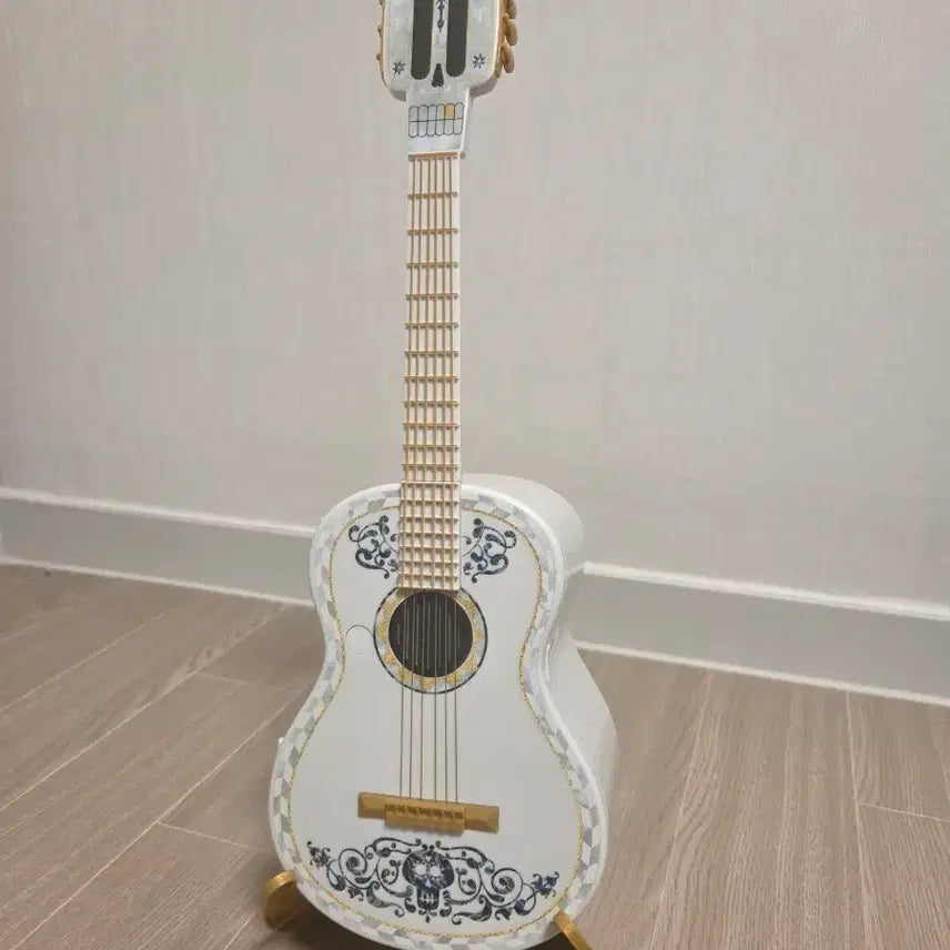 [BUNJANG] Pixar Coco Guitar Figure / 픽사 코코 기타 팝니다