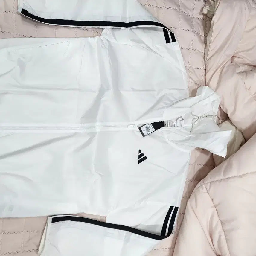 [SOLD OUT] 아디다스 남여공용 바람막이 xl 화이트 팝니다.