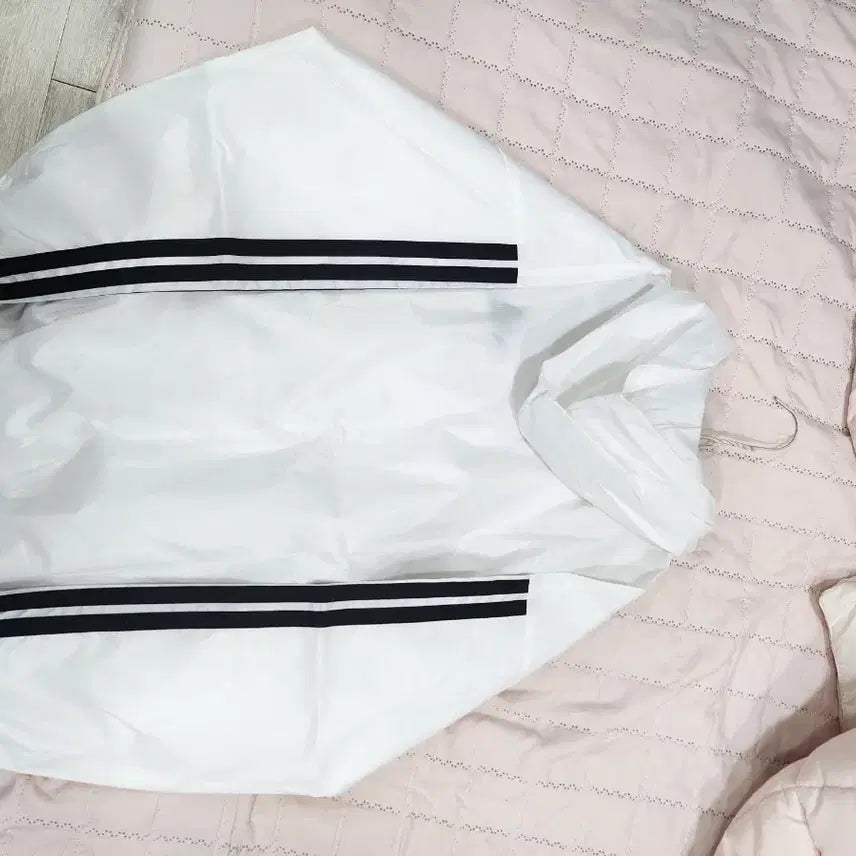 [SOLD OUT] 아디다스 남여공용 바람막이 xl 화이트 팝니다.
